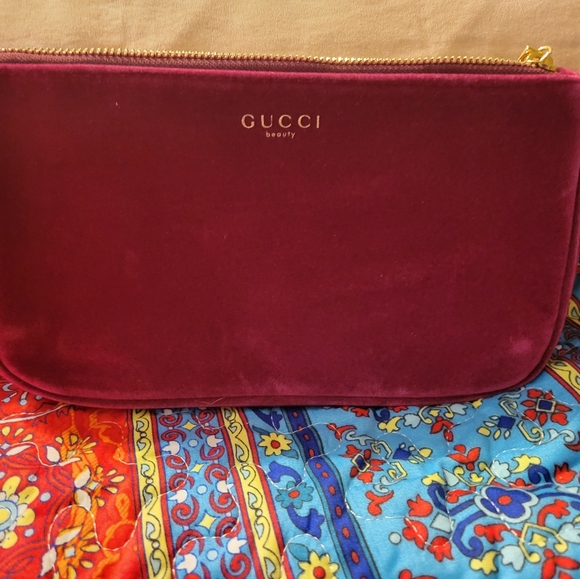 GUCCI VELVET COSMETIC BAG - Picture 1 of 7